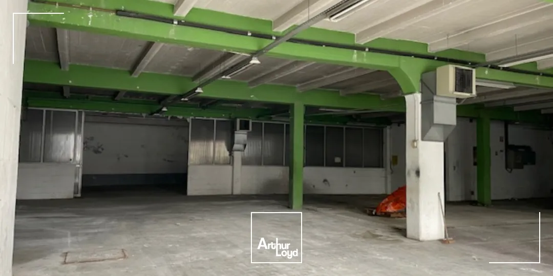 Local de 630 m2 à louer immédiatement sur un axe passant, proche du centre-ville de Soissons avec accès PMR.