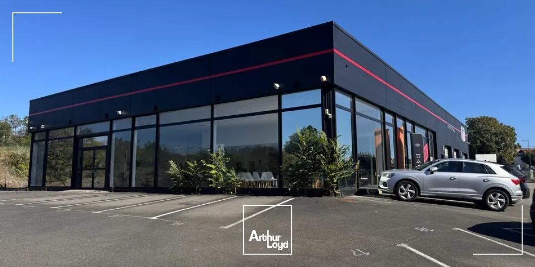 Local commercial à usage de concession automobile disponible à Puymoyen