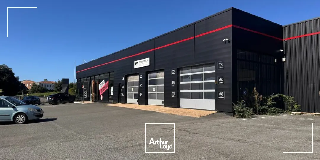 Local commercial à usage de concession automobile disponible à Puymoyen