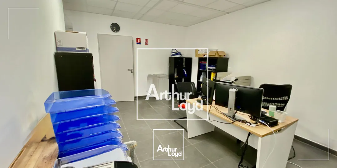 Locaux d'activité 1000m2 à St Jean de Védas - 3 portes sectionnelles - Location