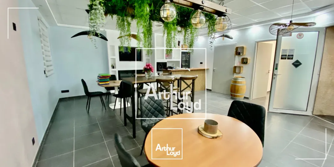 Locaux d'activité 1200 m2 à St Jean de Védas - 3 portes sectionnelles - Location