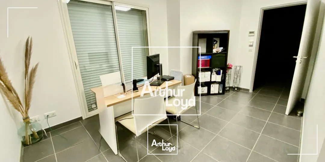 Locaux d'activité 1200 m2 à St Jean de Védas - 3 portes sectionnelles - Location