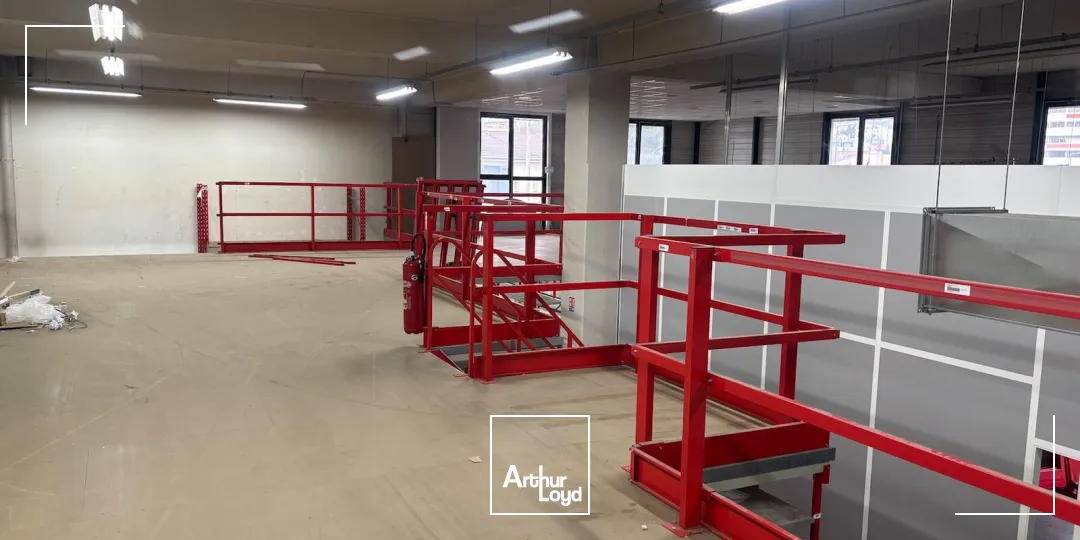 A Vendre : local commercial de 560 m² avec Show Room à Saint-Etienne Sud