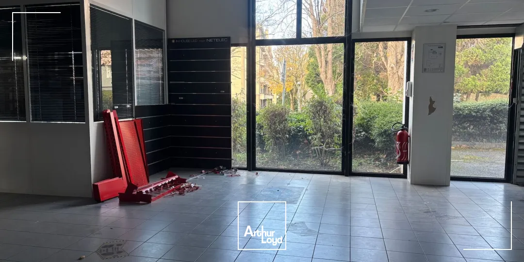A Vendre : local commercial de 560 m² avec Show Room à Saint-Etienne Sud