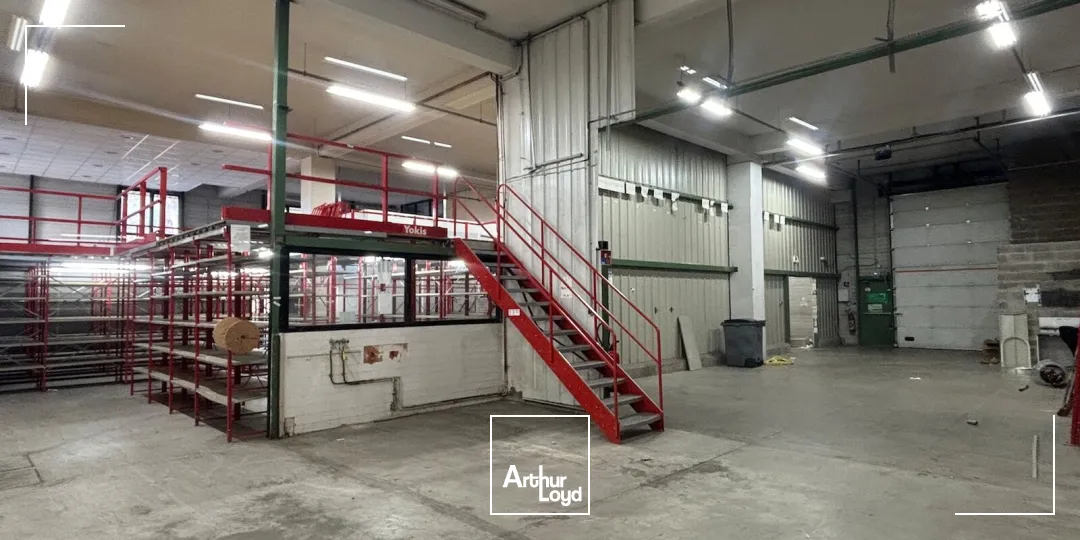 A Vendre : local commercial de 560 m² avec Show Room à Saint-Etienne Sud