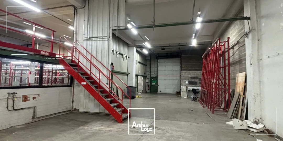 A Vendre : local commercial de 560 m² avec Show Room à Saint-Etienne Sud