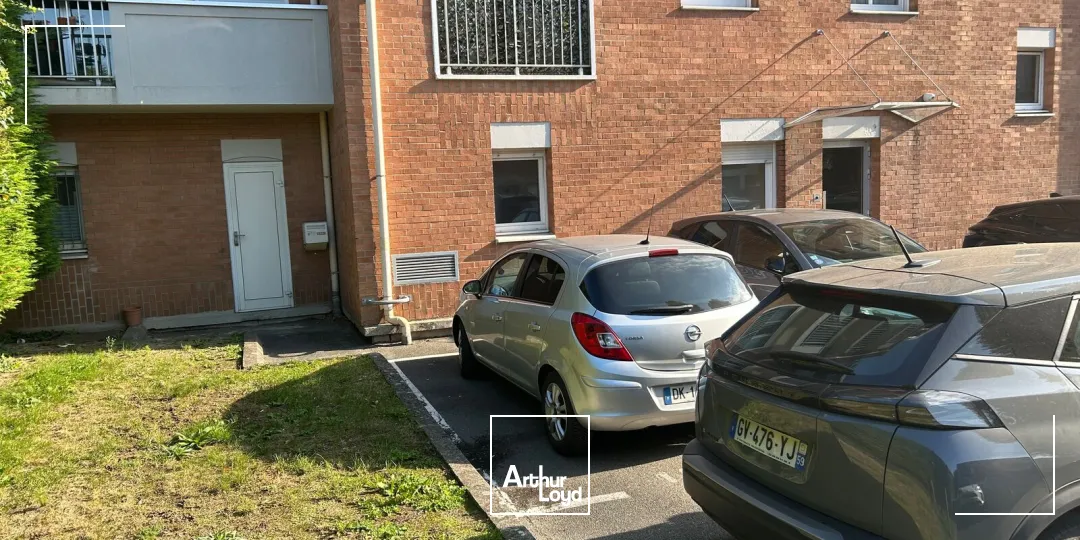 Bureaux à vendre - RDC ERP avec visibilité, parkings et accès métro immédiat