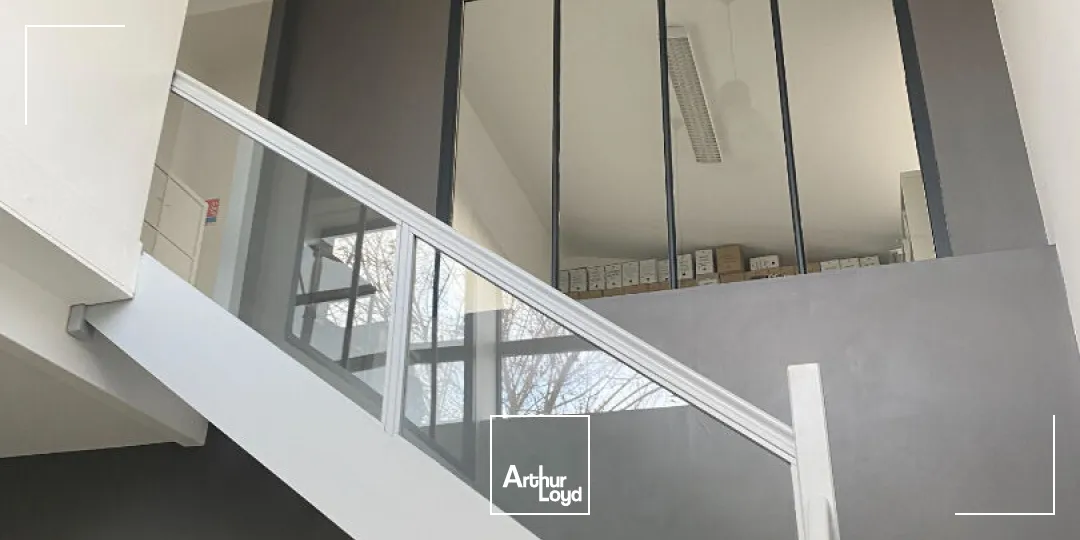 A louer Local d'activité L HOUMEAU 239 m²