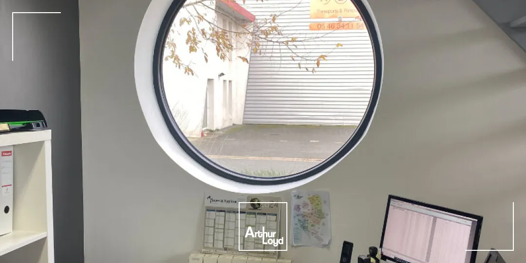 A louer Local d'activité L HOUMEAU 239 m²