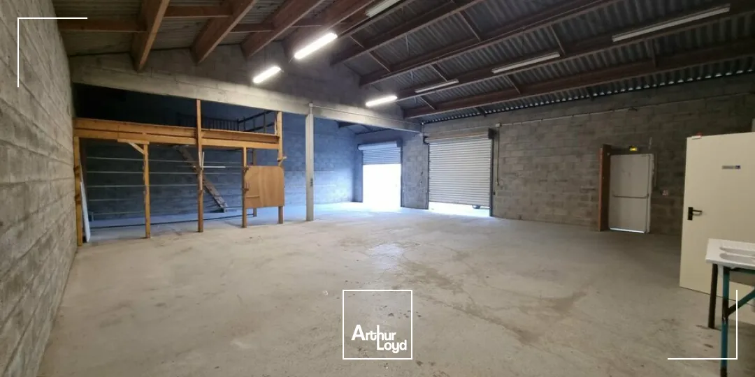 Entrepôt / local industriel Avanton 250 m2
