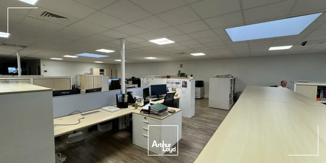 TOURS NORD - A LOUER LOCAL MIXTE DE 1&nbsp;172 m² - EXCELLENTE VISIBILITE SUR 2 X 2 VOIES