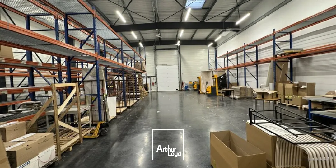 TOURS NORD - A LOUER LOCAL MIXTE DE 1&nbsp;172 m² - EXCELLENTE VISIBILITE SUR 2 X 2 VOIES