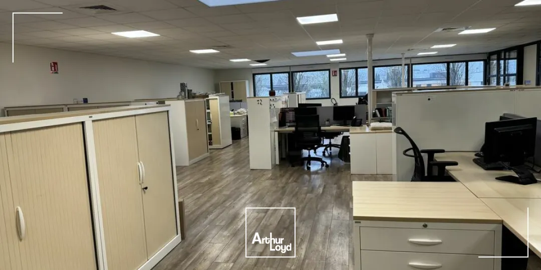 TOURS NORD - A LOUER LOCAL MIXTE DE 1&nbsp;172 m² - EXCELLENTE VISIBILITE SUR 2 X 2 VOIES