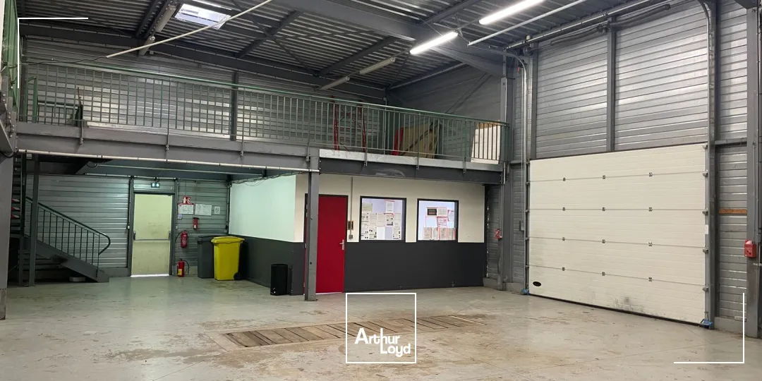 EXCLUSIVITÉ - A VENDRE LOCAL D'ACTIVITE 317 M2 - ZONE COMMERCIALE JAUX / VENETTE