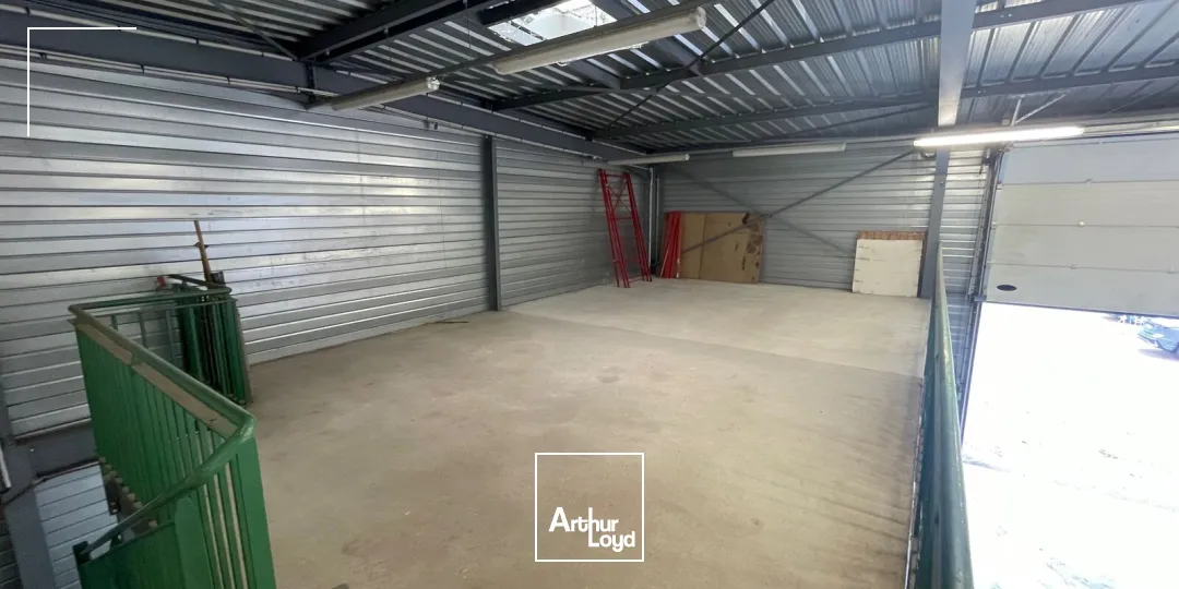 EXCLUSIVITÉ - A VENDRE LOCAL D'ACTIVITE 317 M2 - ZONE COMMERCIALE JAUX / VENETTE