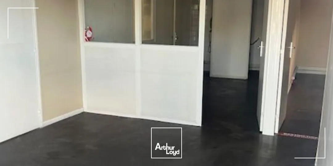 Environ 200m2 de locaux d'activité à louer 