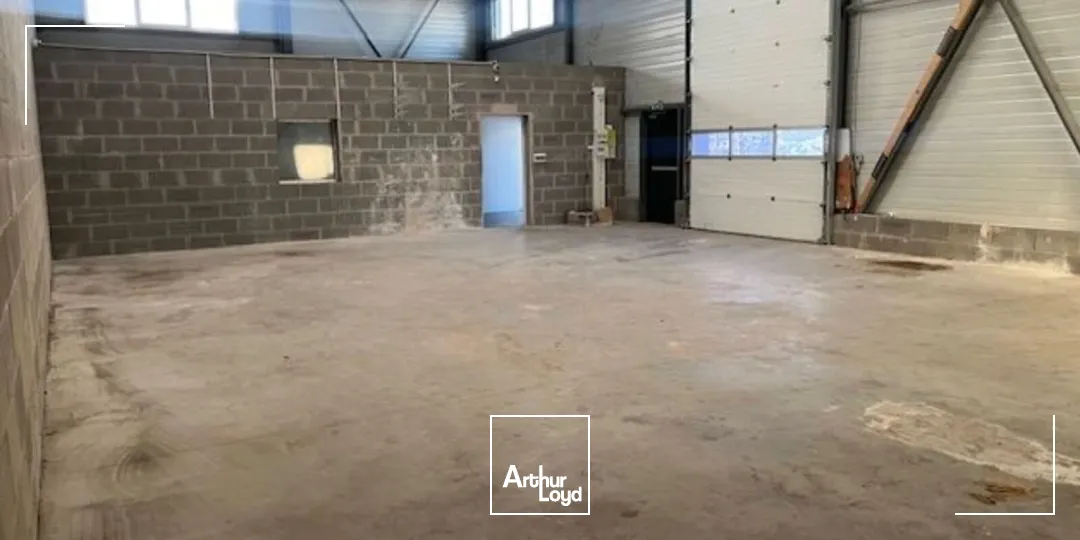 Environ 200m2 de locaux d'activité à louer 