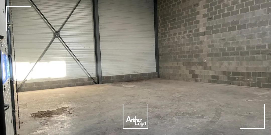 Environ 200m2 de locaux d'activité à louer 