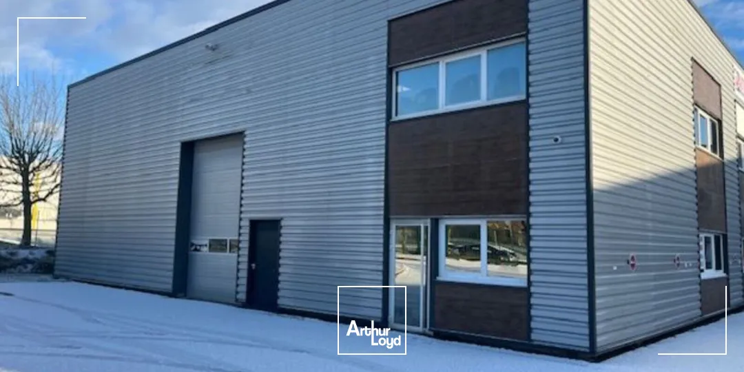 Environ 200m2 de locaux d'activité à louer 