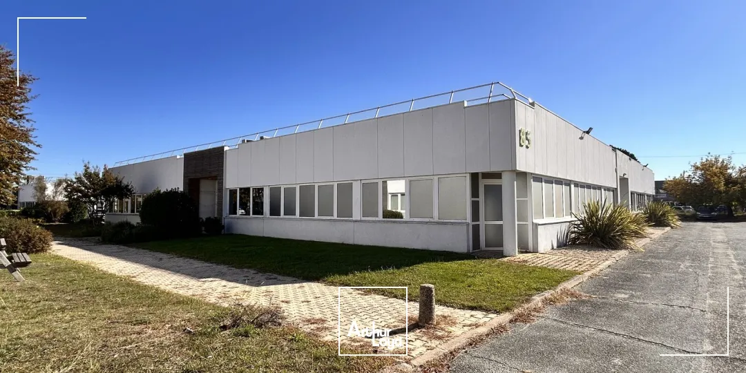 Location bureaux Mérignac - 548 m² divisibles dès 250 m² - Immeuble indépendant au pied du tram A