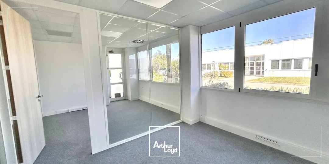 Location bureaux Mérignac - 548 m² divisibles dès 250 m² - Immeuble indépendant au pied du tram A