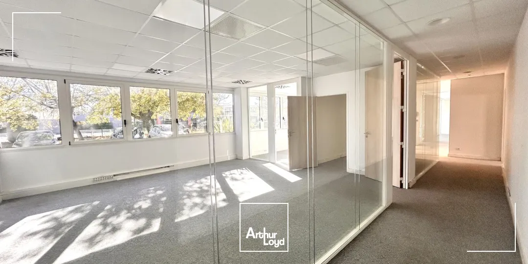 Location bureaux Mérignac - 548 m² divisibles dès 250 m² - Immeuble indépendant au pied du tram A