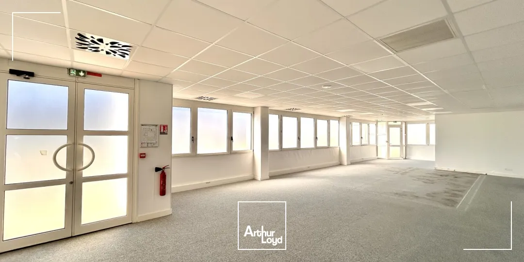 Location bureaux Mérignac - 548 m² divisibles dès 250 m² - Immeuble indépendant au pied du tram A