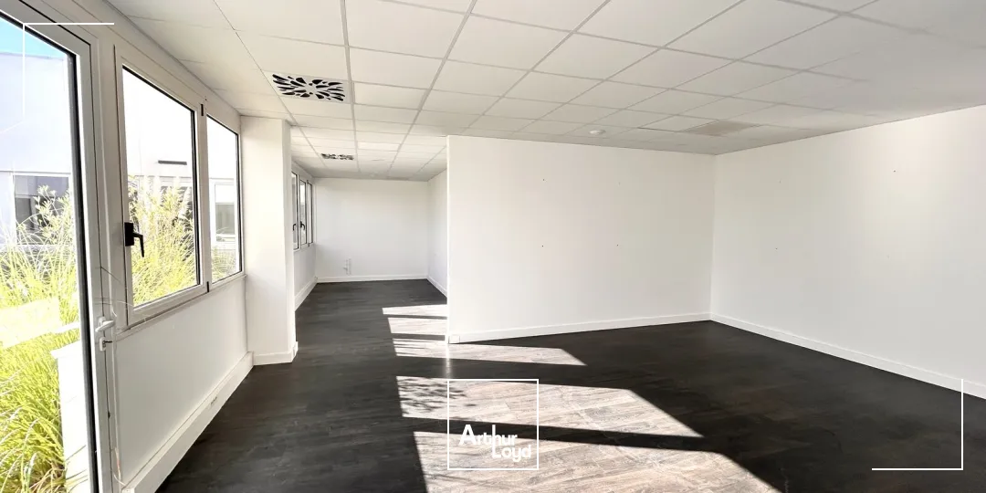 Location bureaux Mérignac - 548 m² divisibles dès 250 m² - Immeuble indépendant au pied du tram A