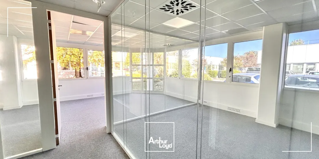 Location bureaux Mérignac - 548 m² divisibles dès 250 m² - Immeuble indépendant au pied du tram A