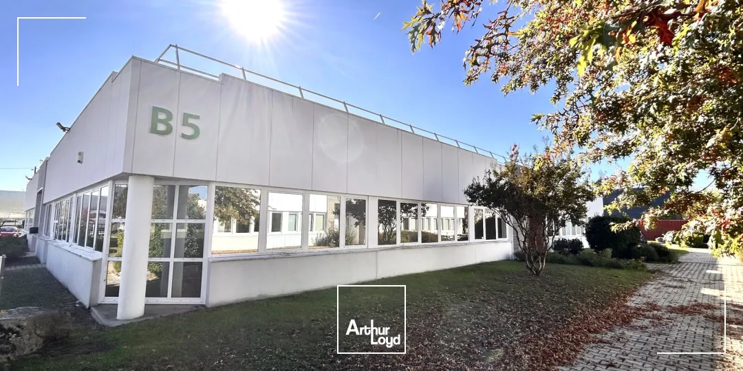 Location bureaux Mérignac - 548 m² divisibles dès 250 m² - Immeuble indépendant au pied du tram A