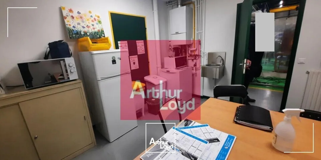 RIOM A VENDRE LOCAL ACTIVITE 1532 M² - PARCELLE 5000 M² - 1 PONT ROULANT 