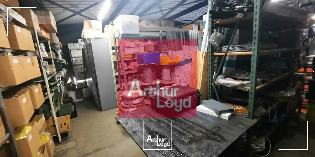 RIOM A VENDRE LOCAL ACTIVITE 1532 M² - PARCELLE 5000 M² - 1 PONT ROULANT 