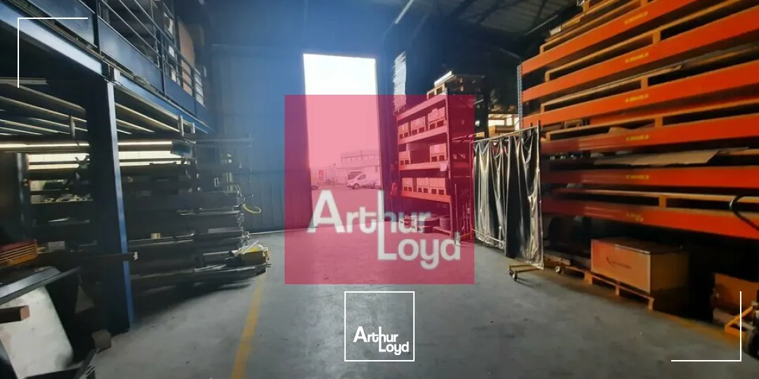 RIOM A VENDRE LOCAL ACTIVITE 1532 M² - PARCELLE 5000 M² - 1 PONT ROULANT 