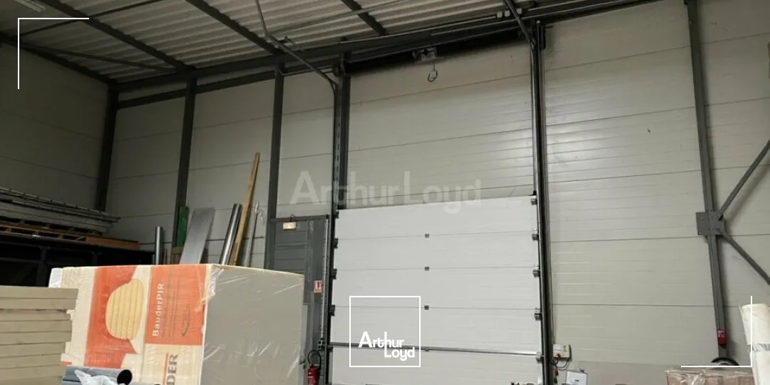 LOCAL D'ACTIVITE - ENTREPOT à LOUER de 1581 m²