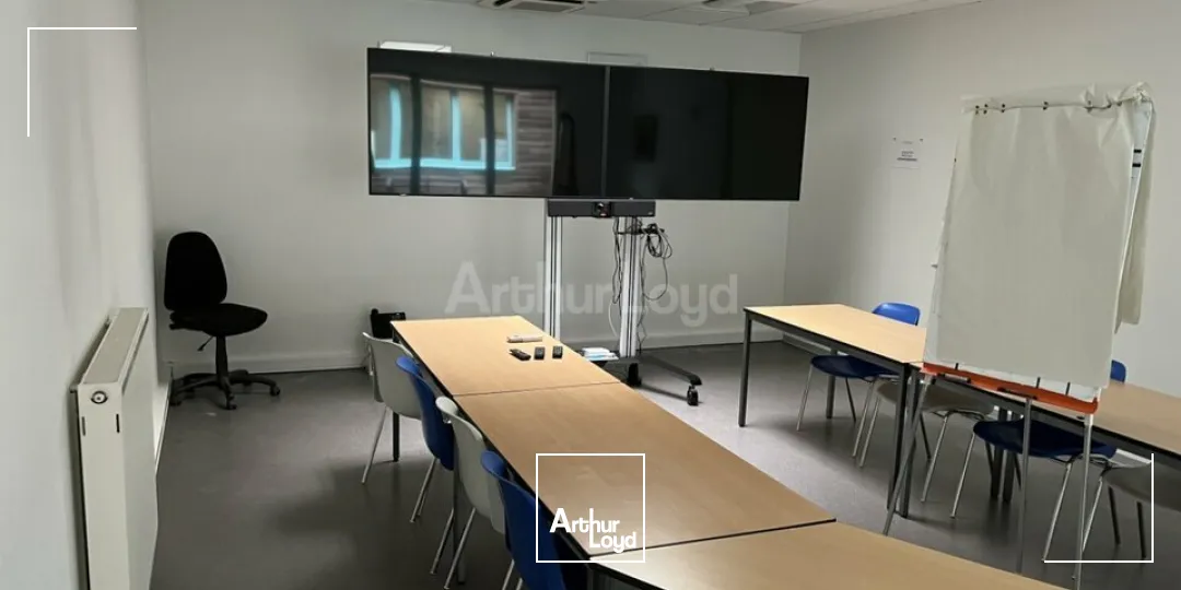 LOCAL D'ACTIVITE - ENTREPOT à LOUER de 1581 m²