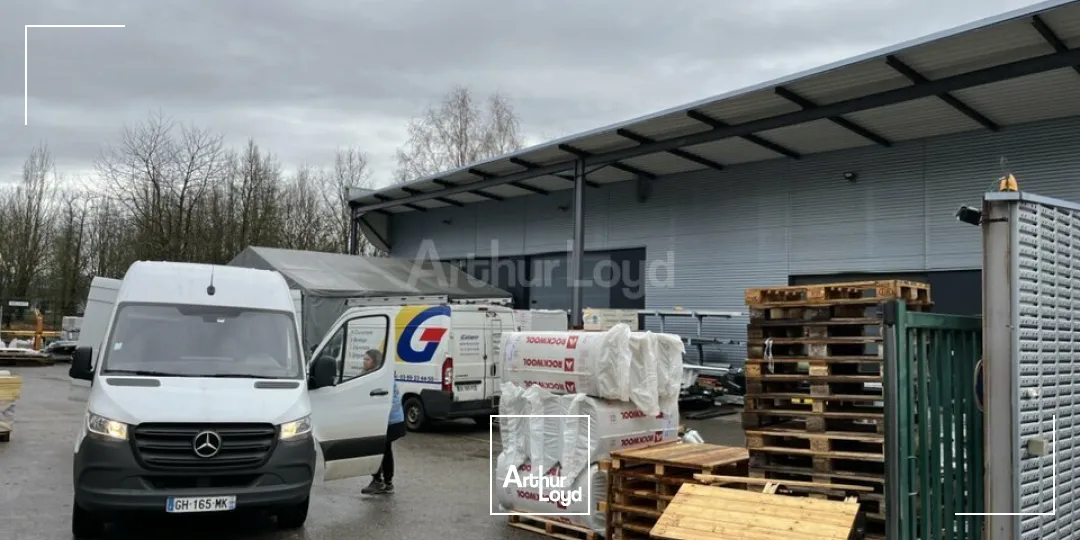 LOCAL D'ACTIVITE - ENTREPOT à LOUER de 1581 m²