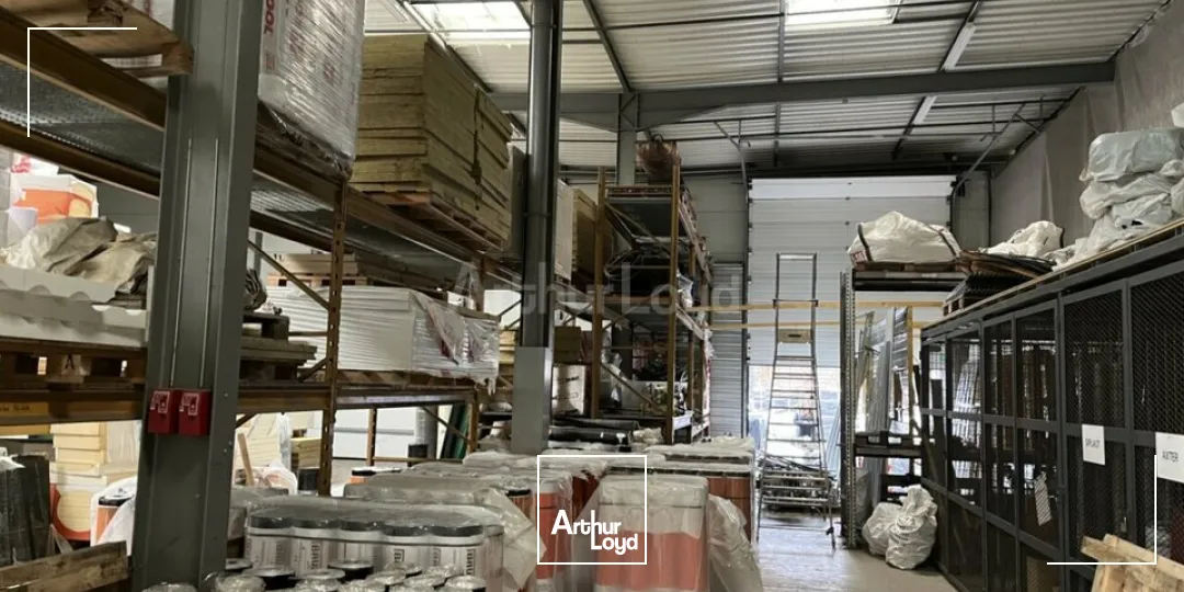 LOCAL D'ACTIVITE - ENTREPOT à LOUER de 1581 m²