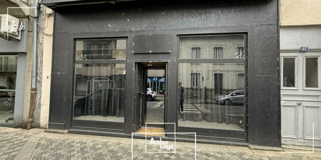 Local Commercial Rénové avec Visibilité  Accès PMR