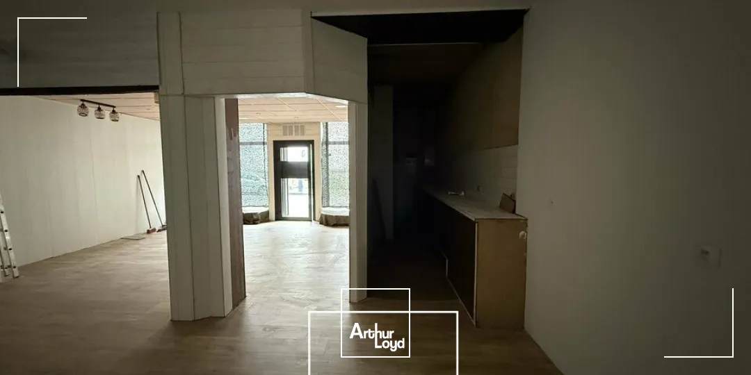 Local Commercial Rénové avec Visibilité  Accès PMR