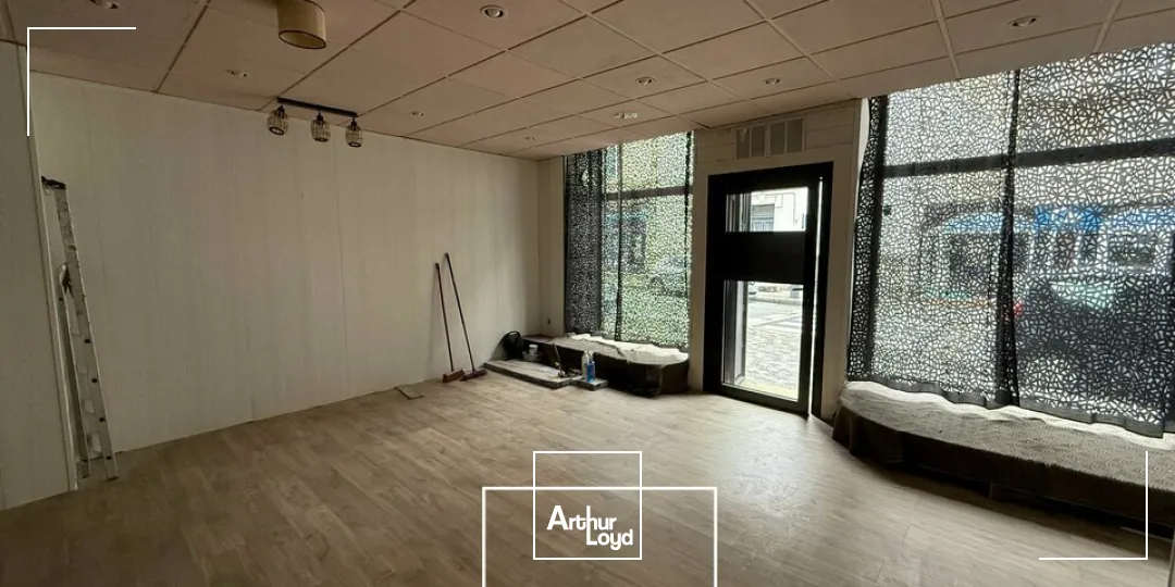 Local Commercial Rénové avec Visibilité  Accès PMR