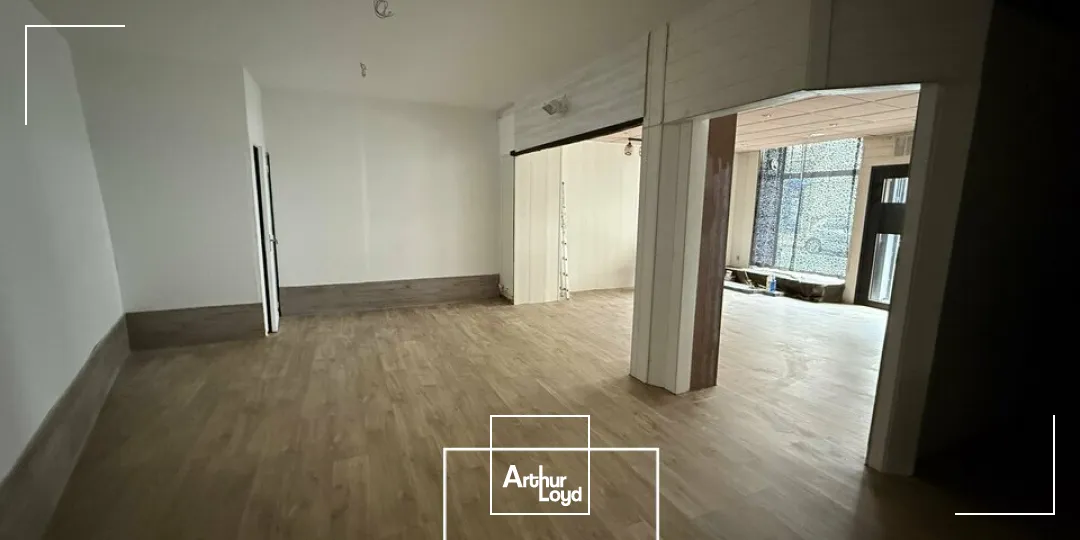 Local Commercial Rénové avec Visibilité  Accès PMR