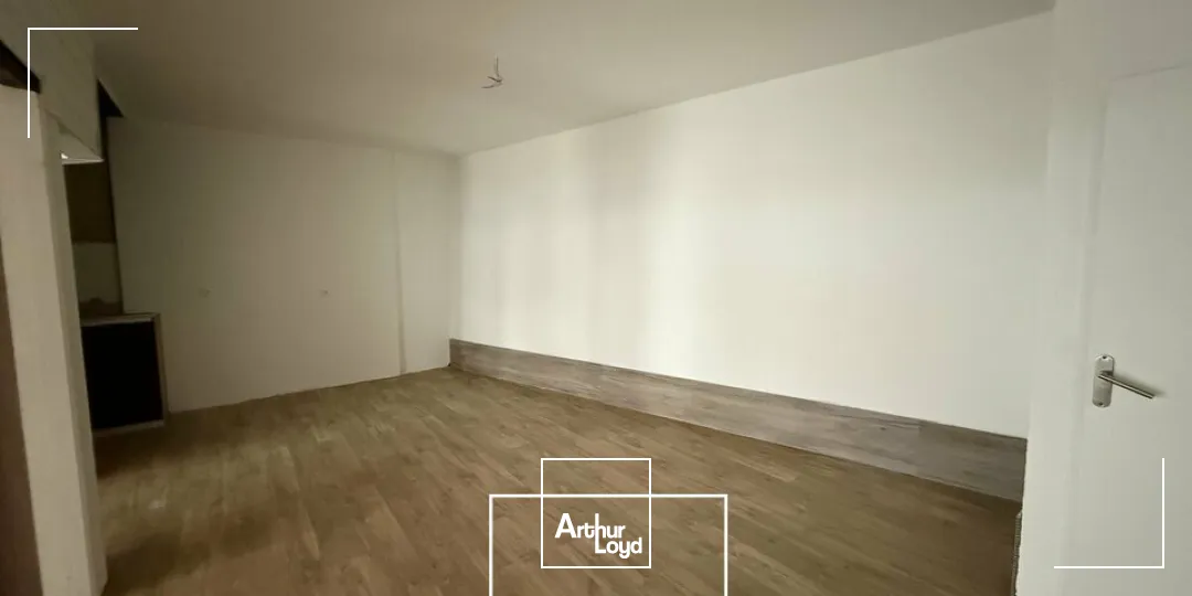 Local Commercial Rénové avec Visibilité  Accès PMR