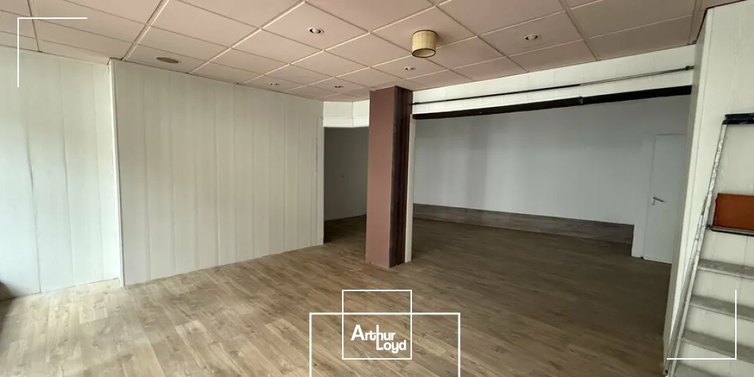Local Commercial Rénové avec Visibilité  Accès PMR
