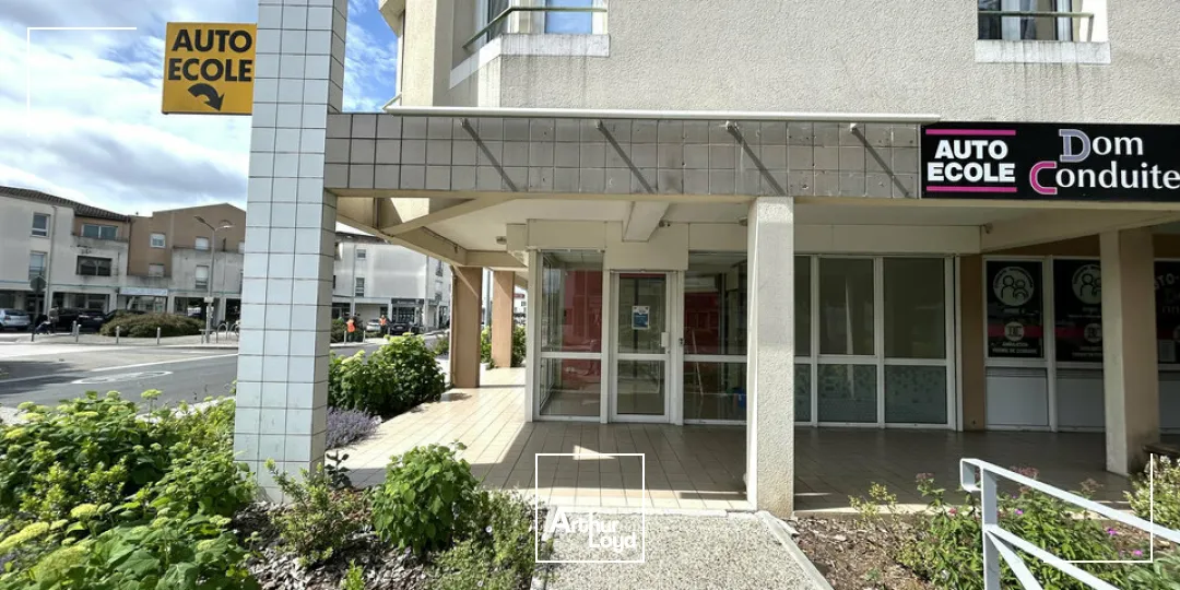 A LOUER - LOCAL COMMERCIAL - BEL EMPLACEMENT - BUXEROLLES