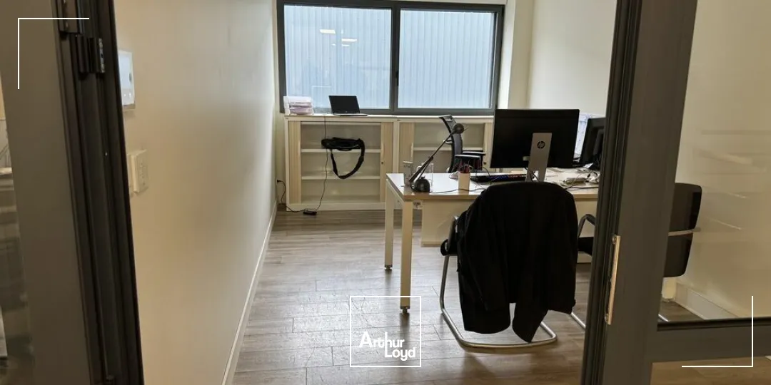 TOURS NORD - A LOUER BUREAUX DE 908 m² - EXCELLENTE VISIBILITE SUR 2 X 2 VOIES