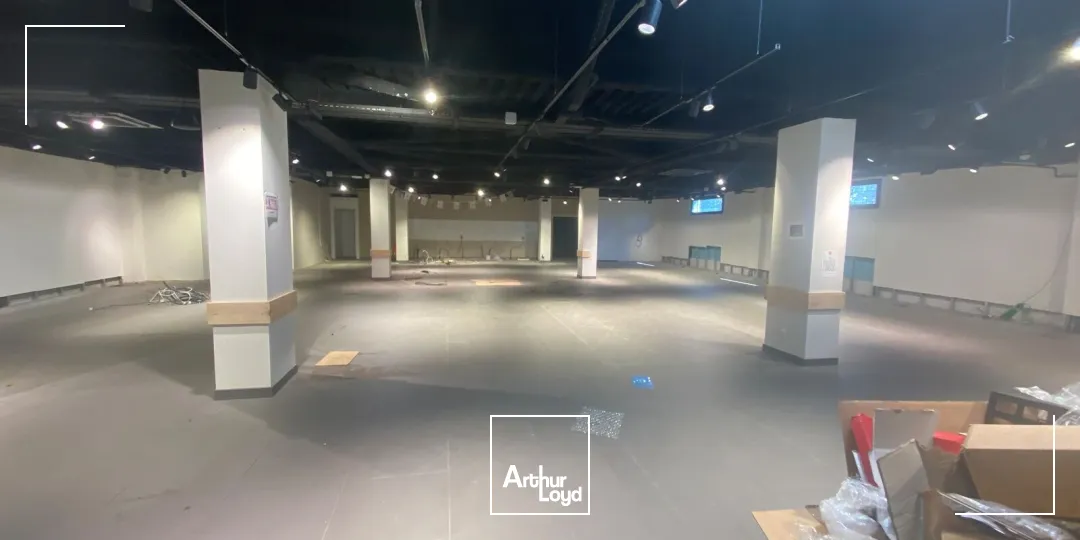 Emplacement PRIME zone du TUBE Istres 463m² à louer