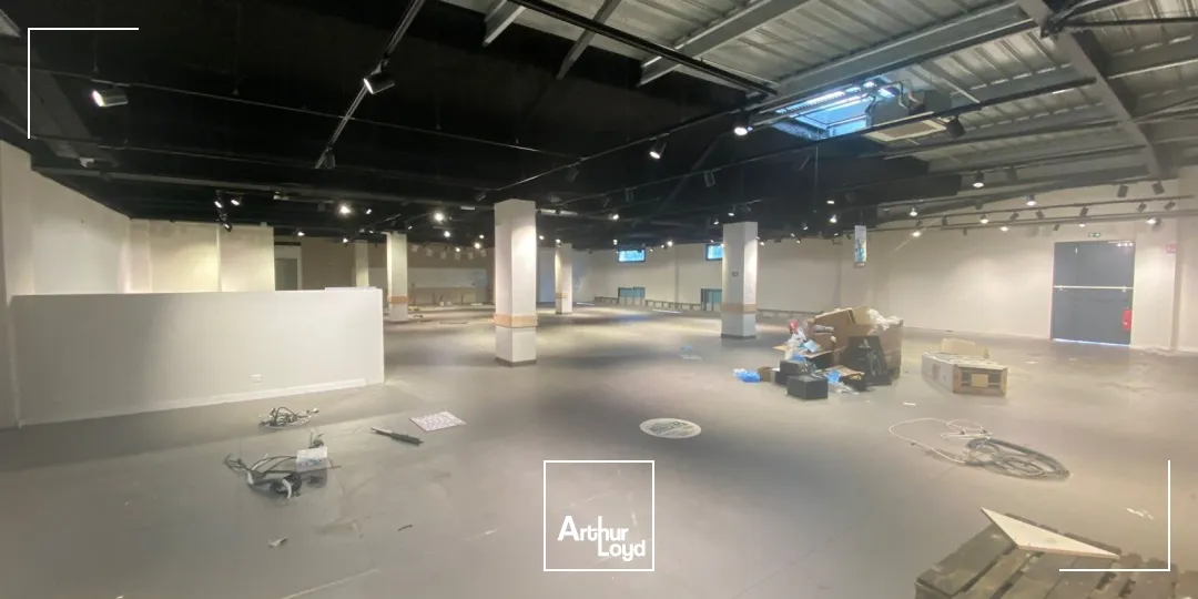 Emplacement PRIME zone du TUBE Istres 463m² à louer