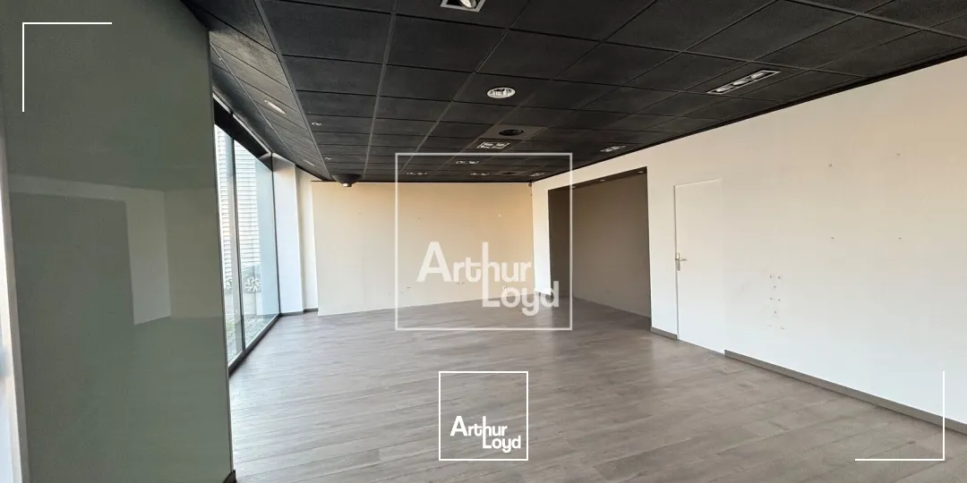 local commercial 245 m² - Vitrine de forte visibilité