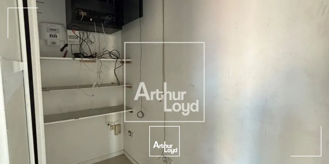 local commercial 245 m² - Vitrine de forte visibilité