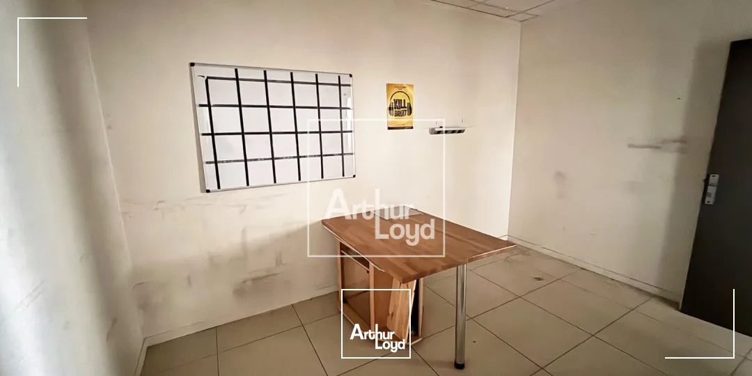 local commercial 245 m² - Vitrine de forte visibilité